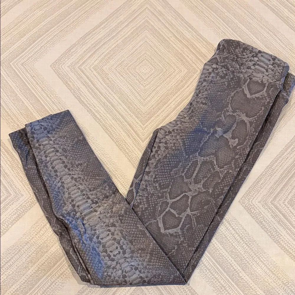 Koral Charcoal Snake Print Leggings XS Mid Rise Full Length 24.5” Inseam